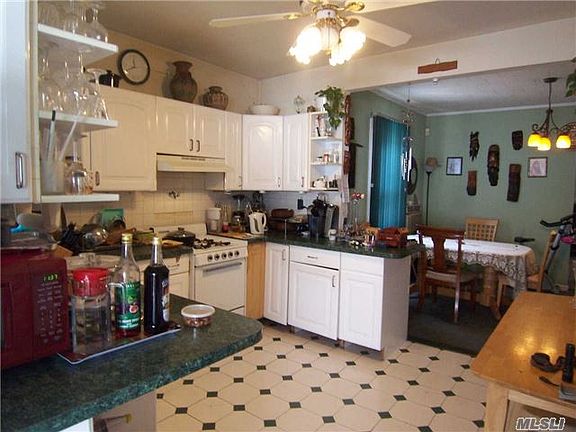 5th image of 479 Oak St