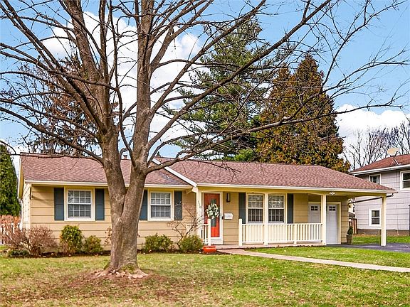 3rd image of 118 Courtly Cir