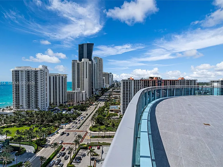 17550 Collins Ave #Penthouse 1 — Photo 2
