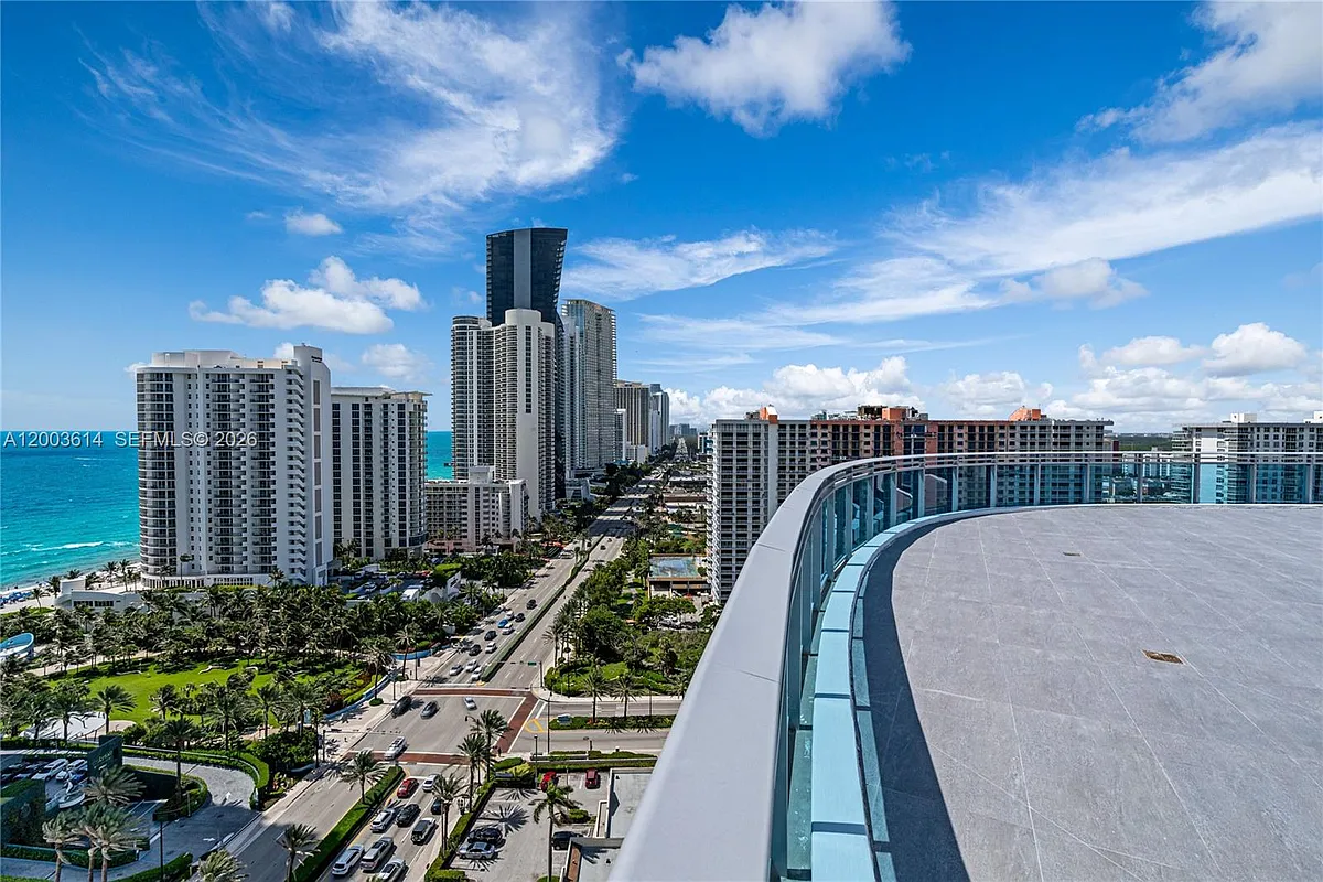 Building Photo - 17550 Collins Ave #Penthouse 1