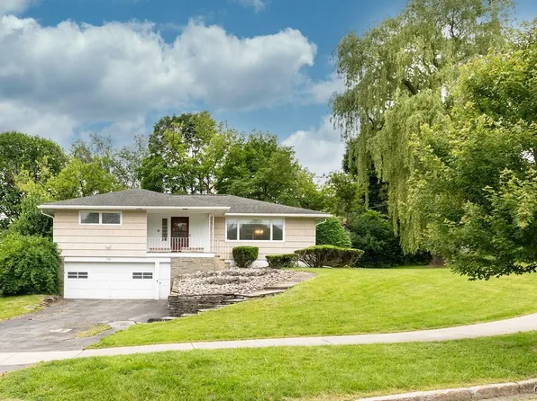 108 Bradford Pkwy, Syracuse, NY 13224