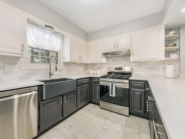 8236 South Legend DRIVE, Franklin, WI 53132