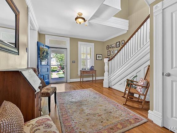 5th image of 108 N Old Orchard Ave