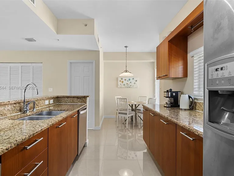 18413 NE 27th Ct #18413 — Photo 15