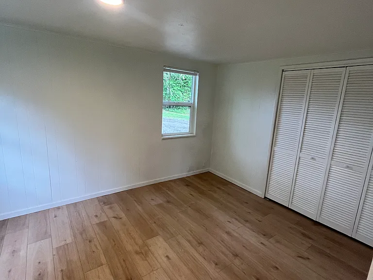 2356 Erlands Point Rd NW — Photo 6