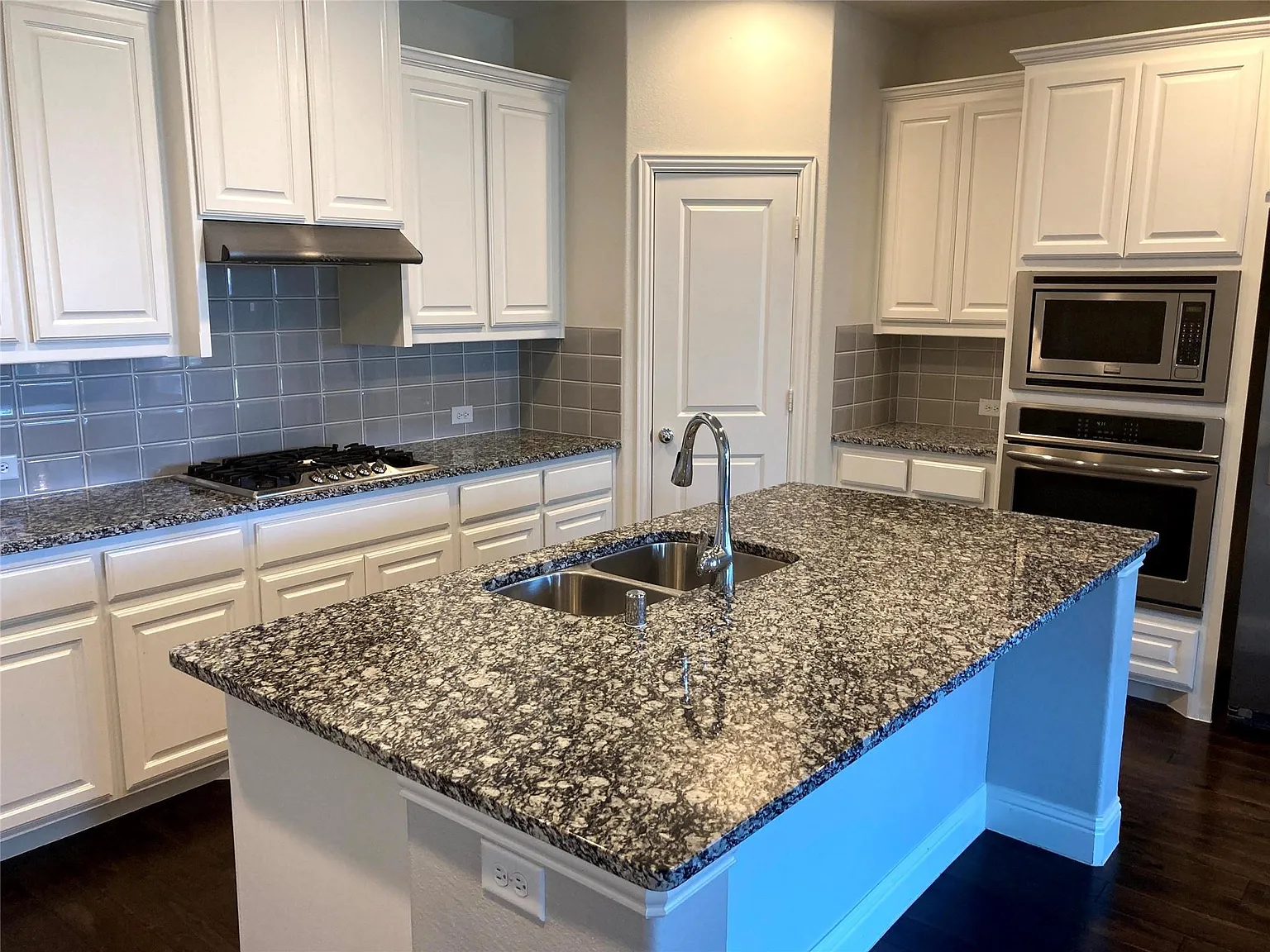 5 bed, 3195 sqft, $3,400 — Photo 4