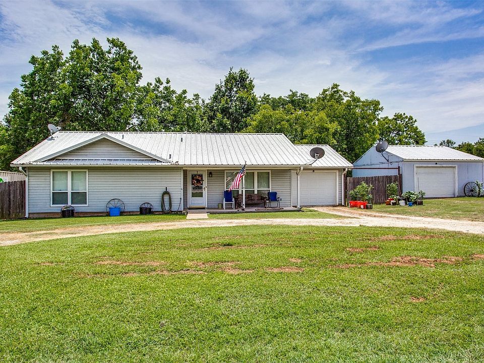 303 Oak St, Nocona, TX 76255 Zillow