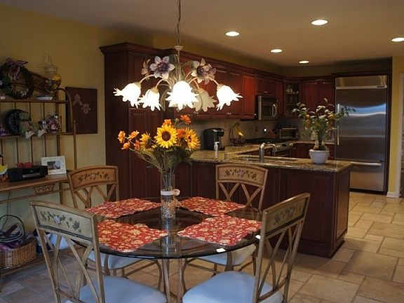 LARGE EAT IN KITCHEN