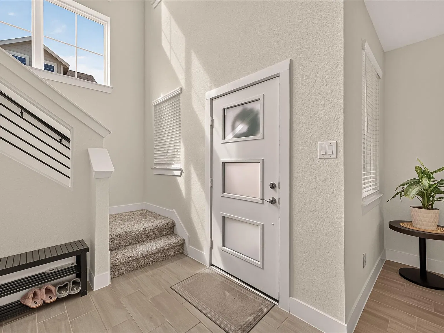 4 bed, 2.5 bath, 1938 sqft, $2,700 — Photo 4