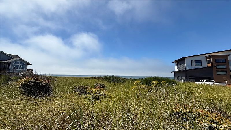 4th image of 615 Dune Crest Loop