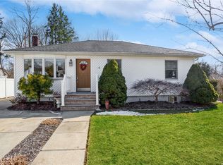 24 Mapleton Ave, Farmingville, NY 11738