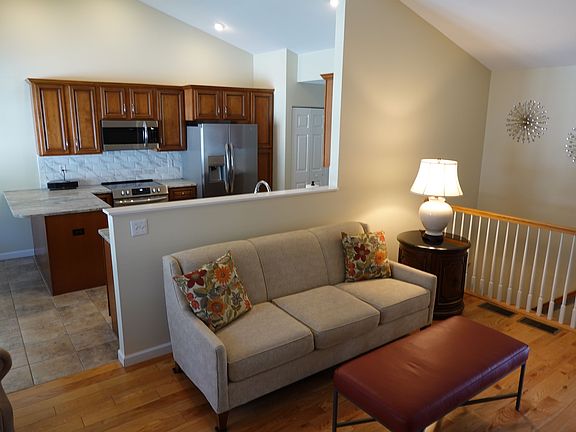 5th image of 14 Oakhill Cir