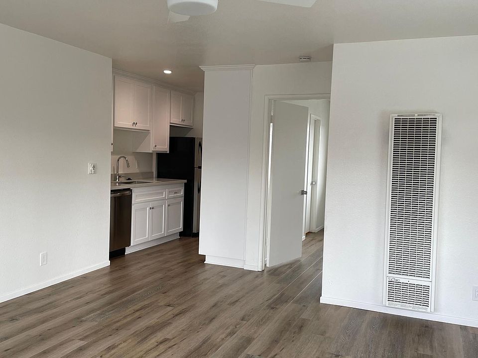 2nd image of 925 N Vulcan Ave #215