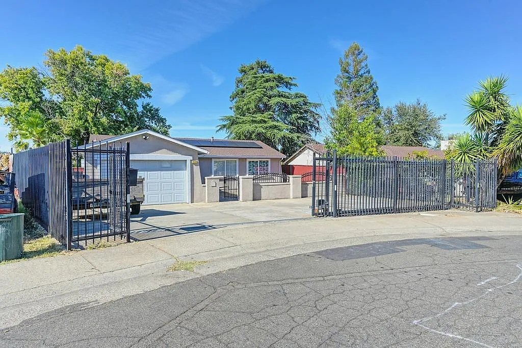 7315 Salazar Dr photo 1