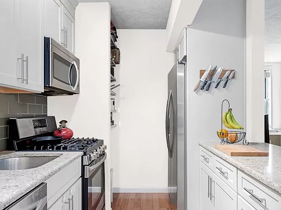 5th image of 245 Henry St APT 1C