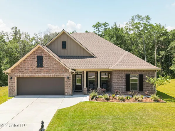 24641 Knollwood Dr, Pass Christian, MS 39571