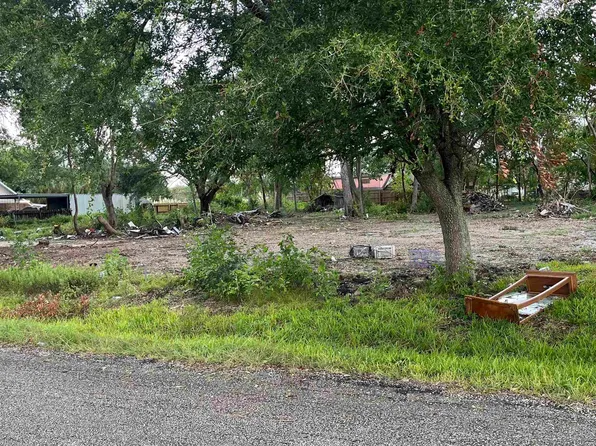 8100 S Killarney Dr, Beaumont, TX 77705