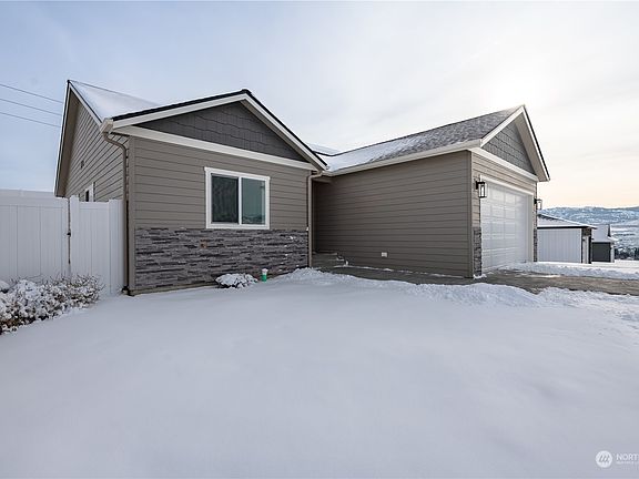 2nd image of 945 N Macaw Avenue