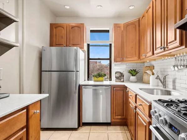 3114 Crescent St APT 7B, Queens, NY 11106