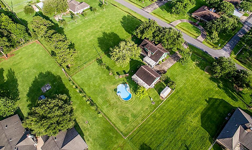 1st image of 6405 Kelly Dr
