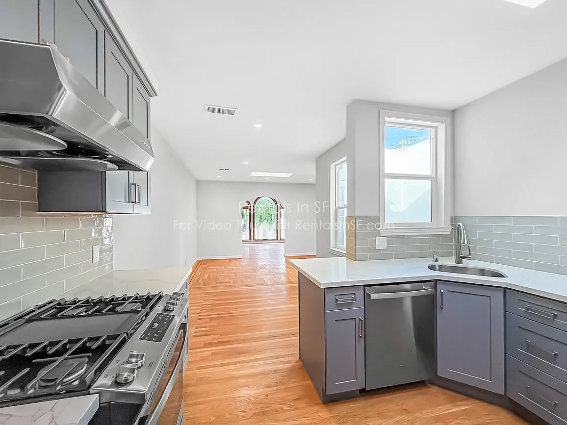 1547 Underwood Ave — Photo 4