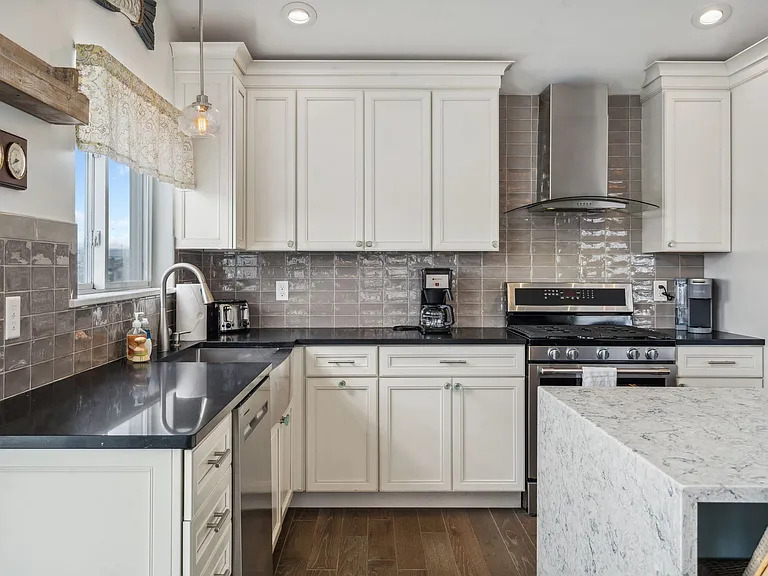20 Basin St — Photo 8