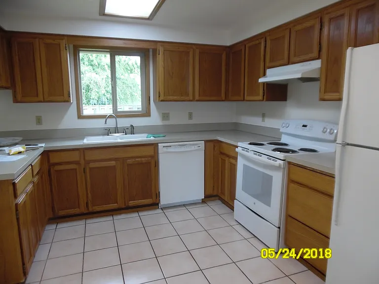 745 SE Alethea Way — Photo 4