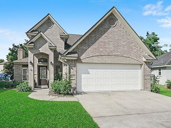3rd image of 2827 Lake Forest Dr