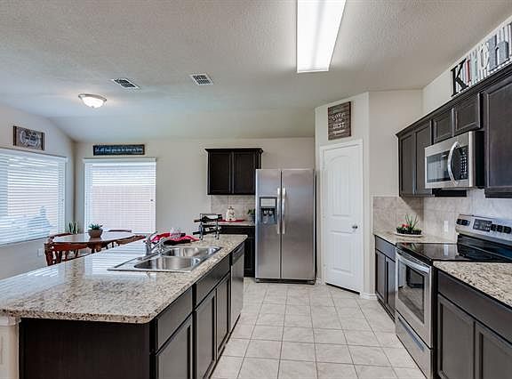 5th image of 1120 Emerald Leaf Dr
