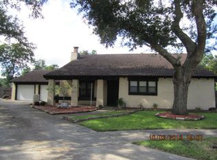 2 Hickory Pl, Angleton, TX 77515