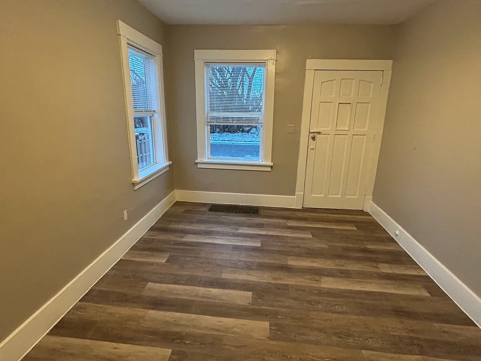 4 bed, 961 sqft, $1,550 — Photo 2