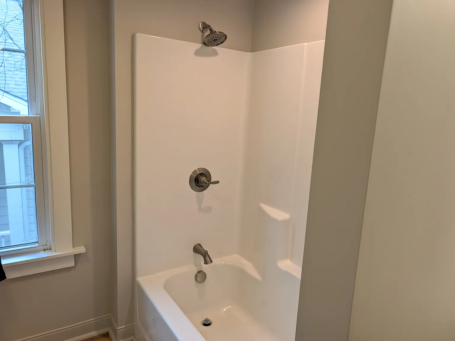 4 bed, $4,400 — Photo 1