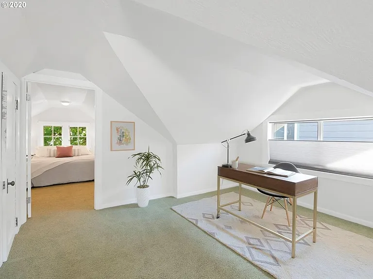 upstairs bonus/bedroom