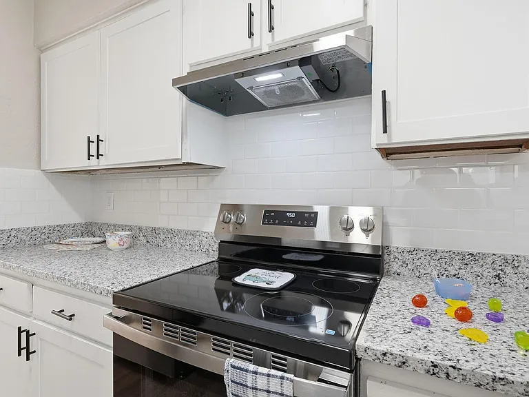 South Crest Apartments: All Bills Paid -Dazzling Dallas Apartments in Quiet Area! — Photo 90
