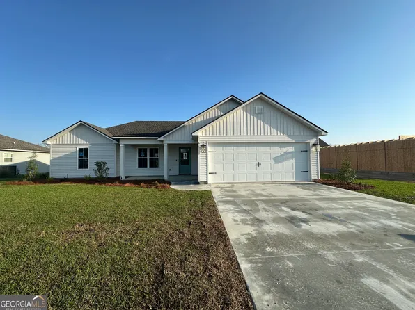 61 Cypress St, Ray City, GA 31645