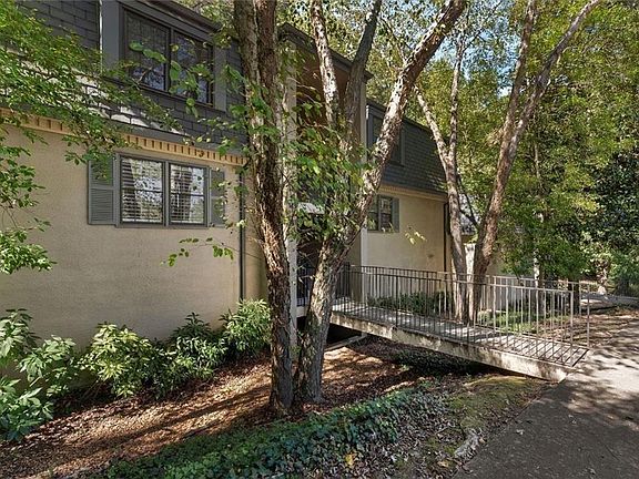 3rd image of 143 Amherst Pl NW