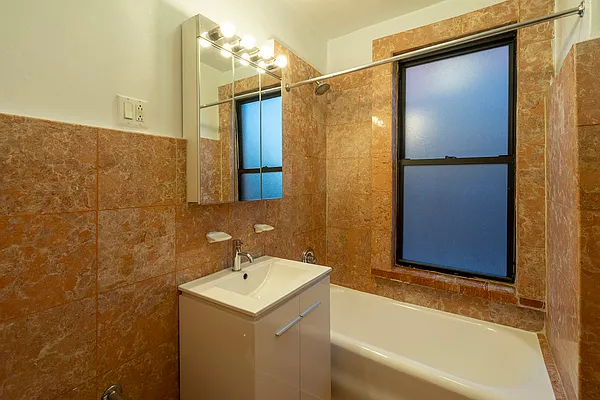 Rented by Metropolitan Equities | media 18