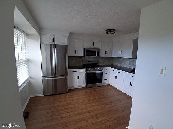 2nd image of 7 Redwood Ct