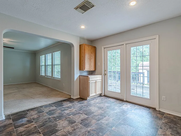 164 Springtree Holw — Photo 17