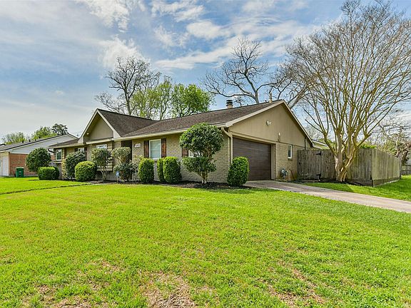 2nd image of 10902 Braewick Dr