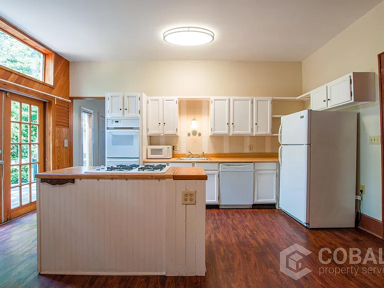 856 Monroe Dr NE #B — Photo 2
