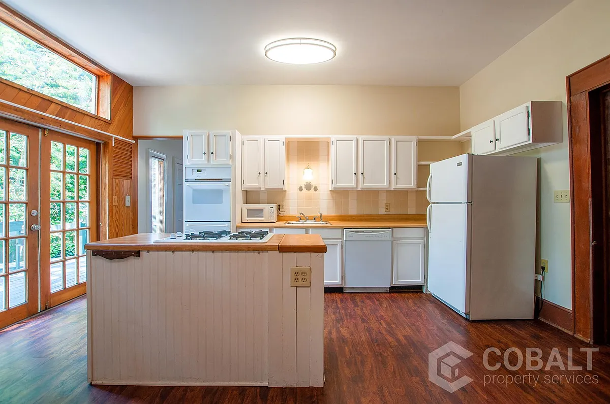 Building Photo - 856 Monroe Dr NE #B