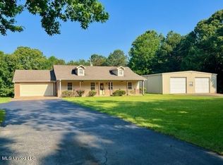 443 Mallard Point Rd, Batesville, MS 38606