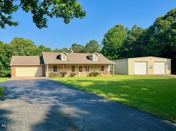 443 Mallard Point Rd, Batesville, MS 38606
