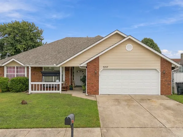 3217 N 8th Pl, Broken Arrow, OK 74012