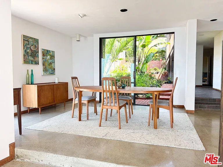 24150 Malibu Rd — Photo 10