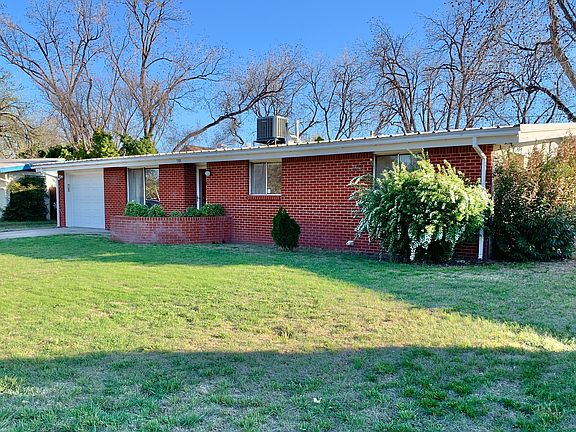 2nd image of 1301 Bryan Cir