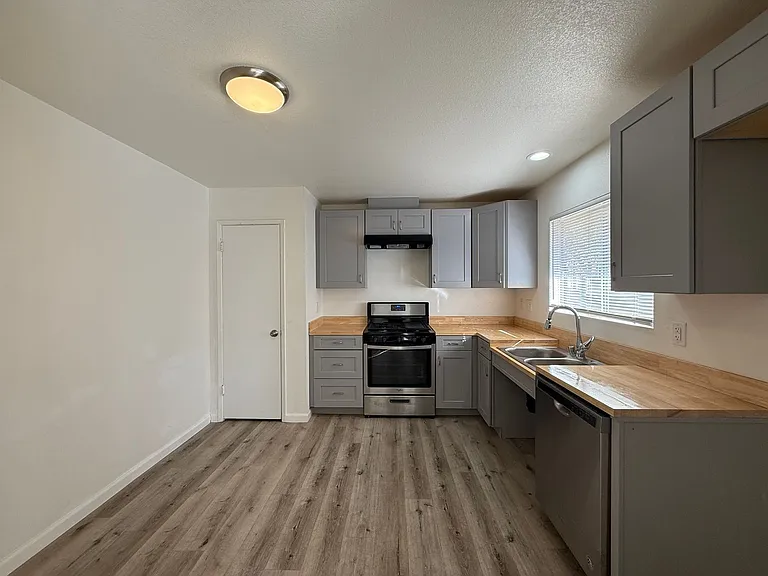 524 E Avenue Q12 #3 — Photo 6