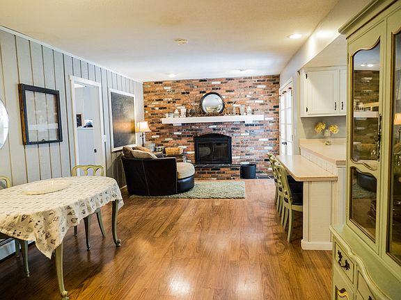 2nd image of 5594 Pin Oak Dr