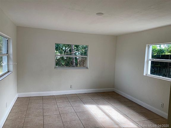 4th image of 2316 NE 4th Ct